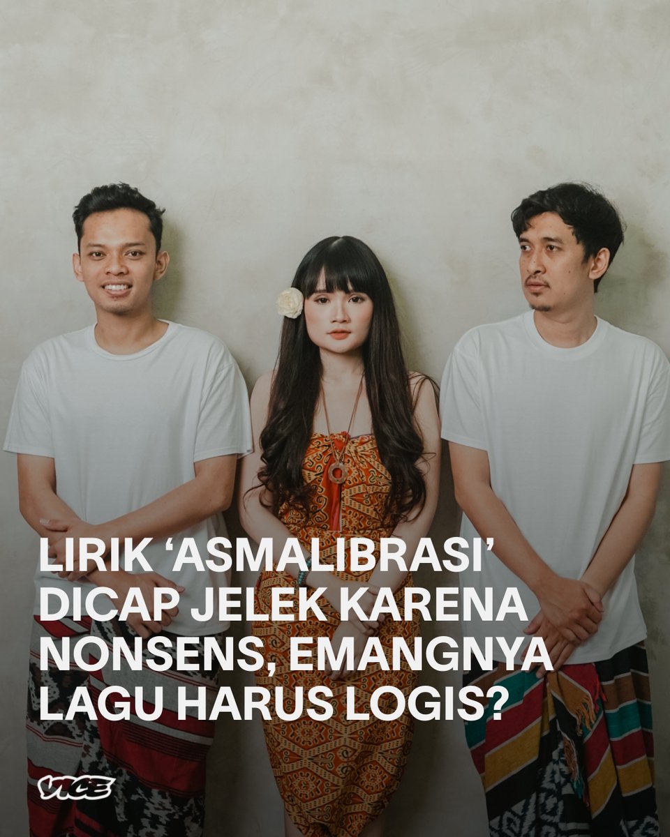 VICE_ID's tweet photo. Lirik lagu “Asmalibrasi” dibenci karena dianggap tak masuk akal. VICE bertanya pada pengamat musik dan penyair tentang cara objektif menilai syair. https://t.co/X1ebZFuX0o https://t.co/QxJMyO9tMk