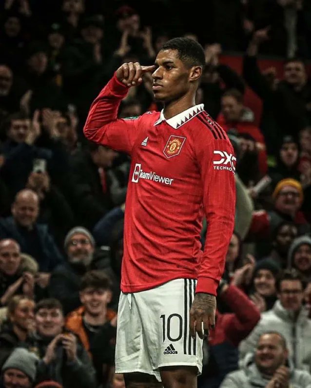 ManUtdInPidgin's tweet photo. Retweet for Victor Osimhen 🇳🇬 
Like for Marcus Rashford 🔴 https://t.co/pNd86TTXo7