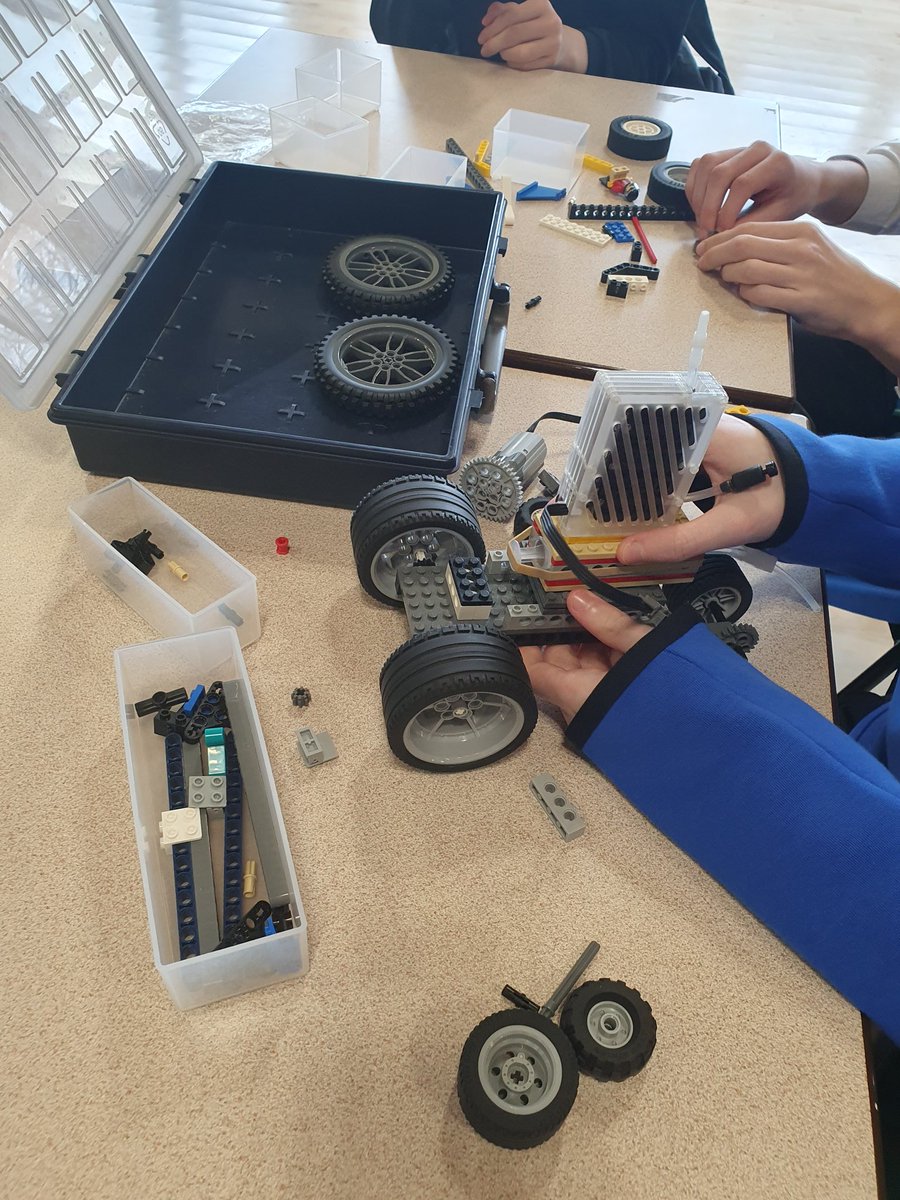 KpssStem's tweet photo. Session2 of the S2 Hydrogen Challenge under way! @STEMglasgow @KingsParkSec https://t.co/7Fwwa6yA9g