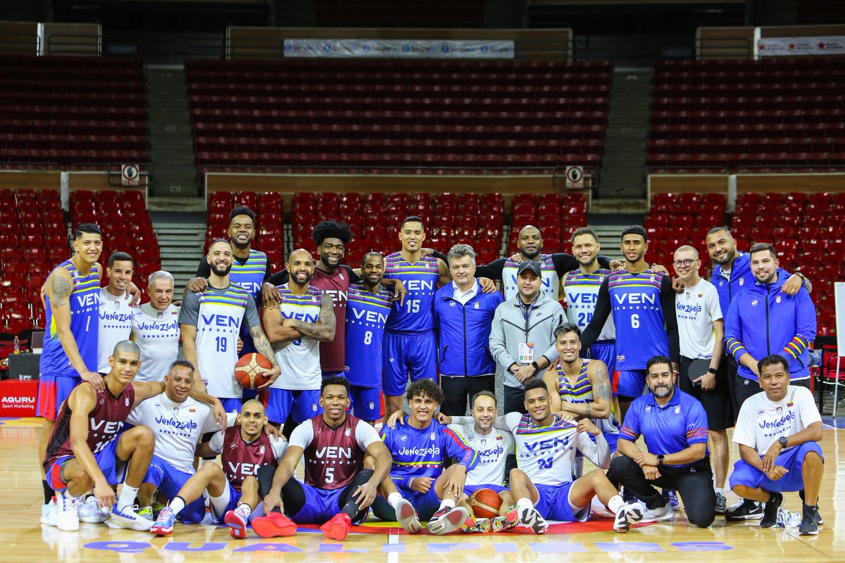 FVBbasketball's tweet photo. 🇻🇪 Esta noche tenemos una oportunidad de hacer historia.

¡VAMOS, VENEZUELA! 💛💙❤️

#JuntosAlMundial
#WinForVenezuela https://t.co/od22s0nRmi