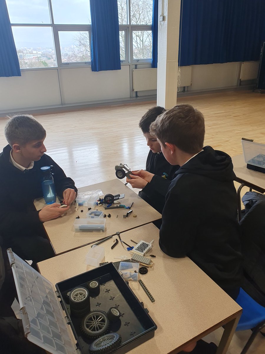 KpssStem's tweet photo. Session2 of the S2 Hydrogen Challenge under way! @STEMglasgow @KingsParkSec https://t.co/7Fwwa6yA9g