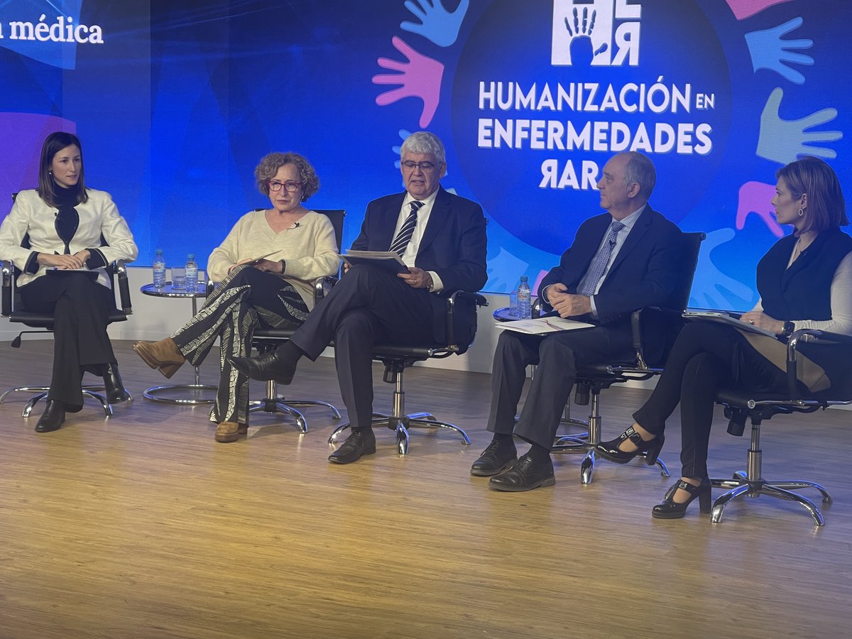redaccionmedica's tweet photo. 🎙 Justo Herrera Gómez Ex Subsecretario del Ministerio de #Sanidad, Consumo y Bienestar Social. modera esta nueva mesa de debate sobre la visión estratégica de la #humanización https://t.co/EvIsNnV48x