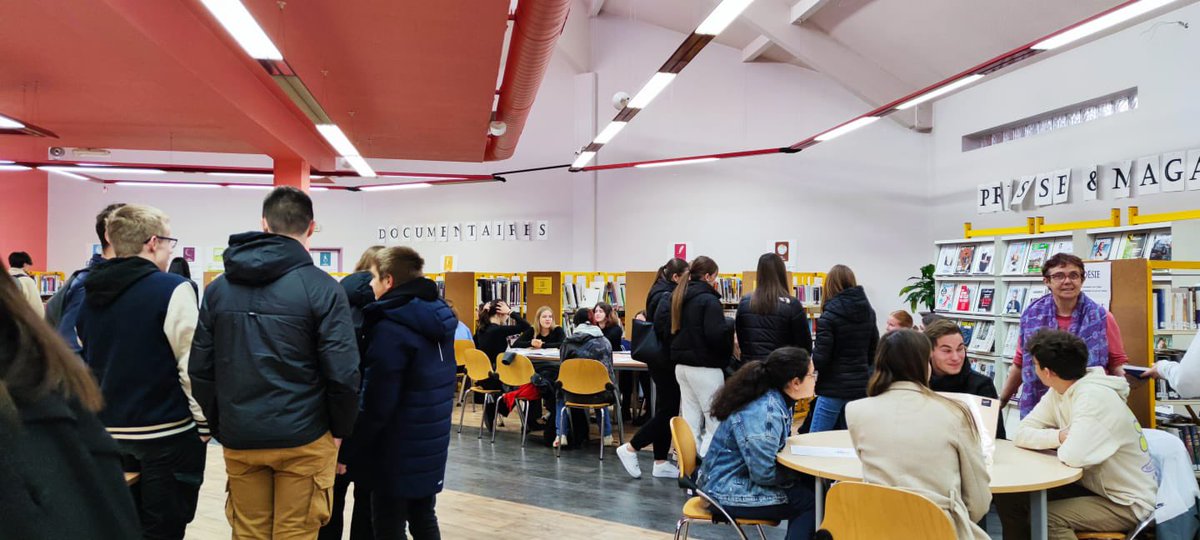 LyceeEdgarFaure's tweet photo. Ce 23 février vives discussions, échanges entre pairs lors du forum, le bien nommé : « trouve tes spécialités »... Entre les secondes, premières et terminales. Merci à tous, notamment aux professeurs et élèves du #LXM de Pontarlier. #orientation #fairedeschoix https://t.co/WGuYzFcPbk