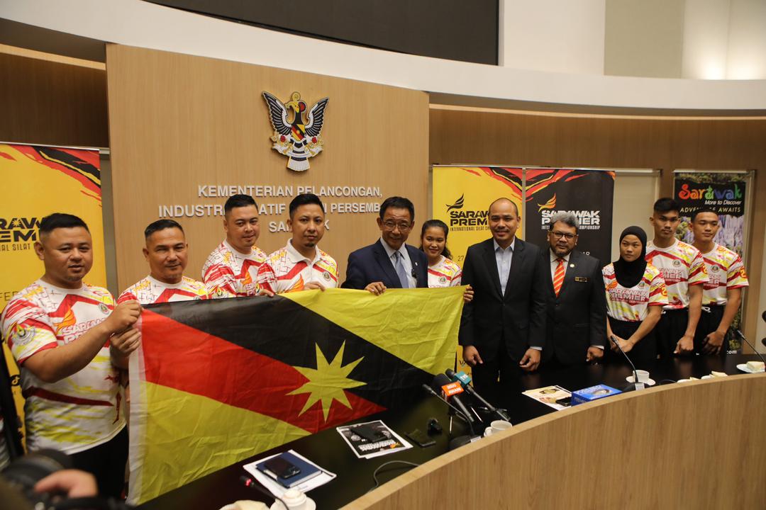 FlashSukan's tweet image. Pertandingan yang dinanti-nantikan oleh para pencinta sukan silat khususnya di Bumi Kenyalang.

#Sarawak #Silat

flashsukan.com.my/spics-2023-pes…