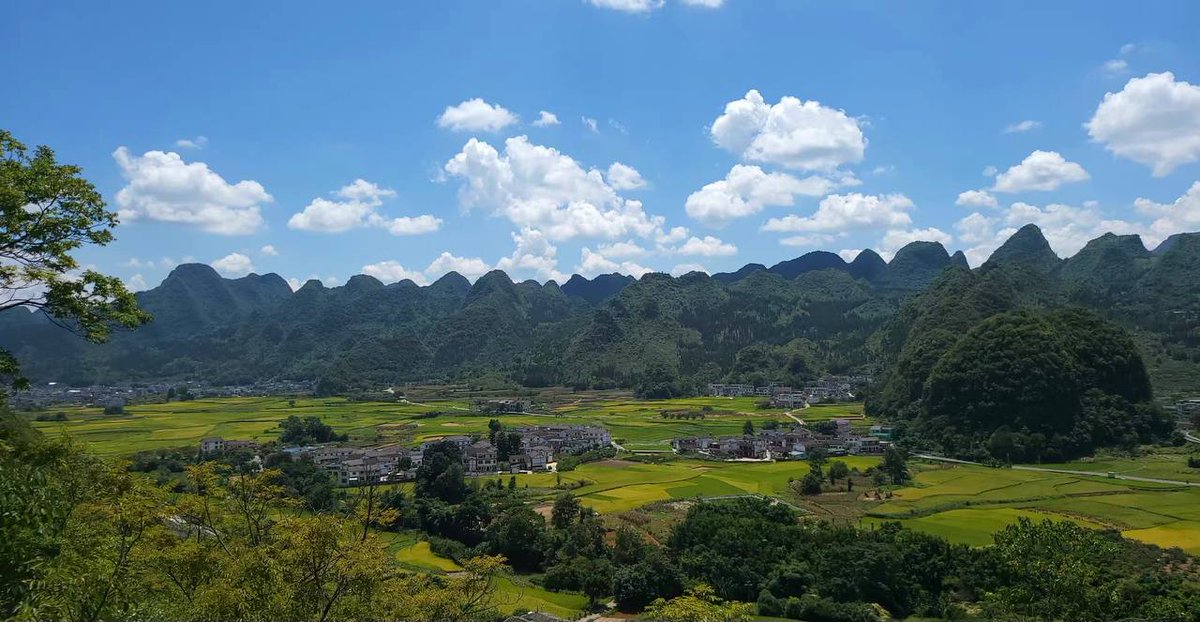 Tingting1995D's tweet photo. The best time is on the road, all the way to the sun https://t.co/FPQX9RqMNK