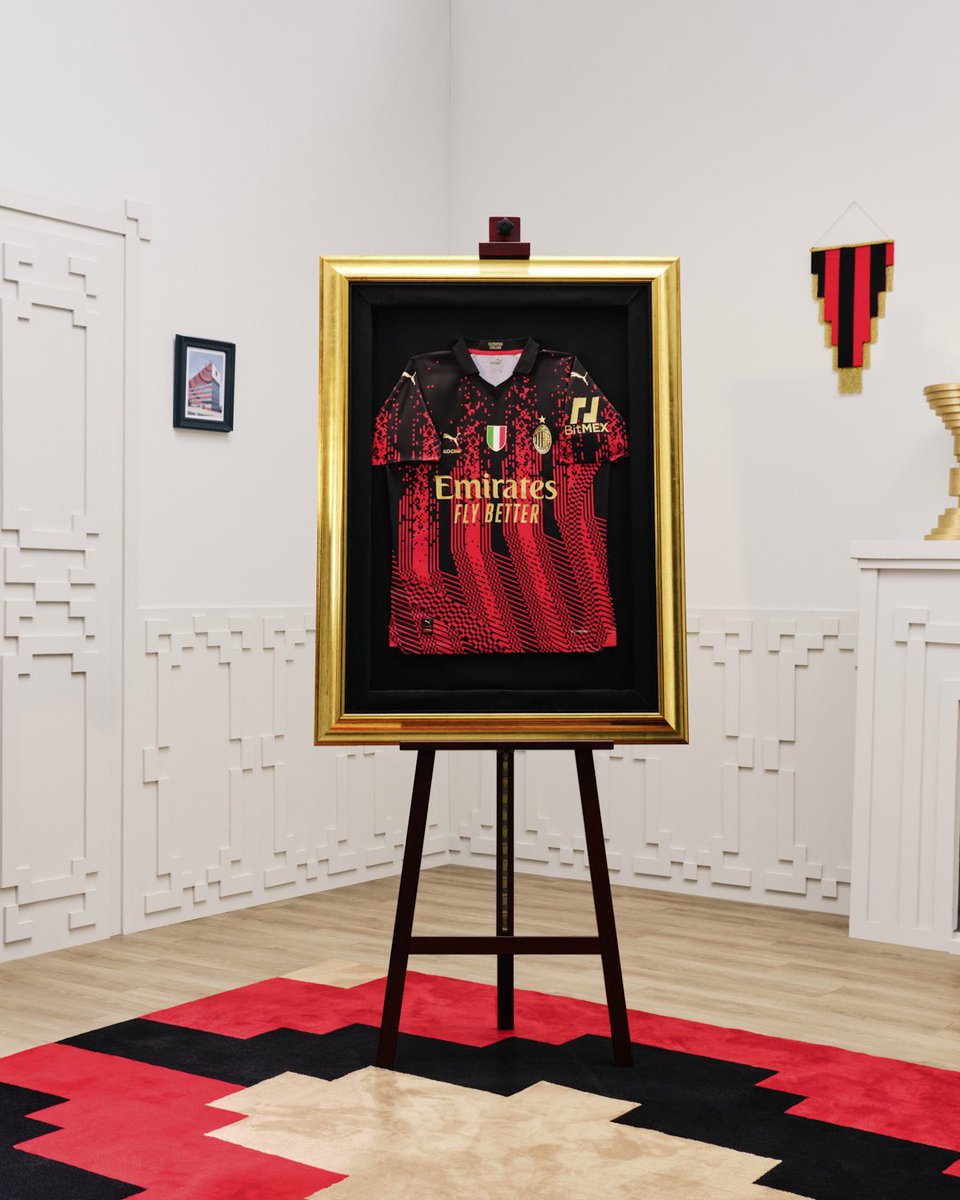 Capolavoro assoluto ❤️🖤 #kochè #ACMilan #4thshirt #bomba #patrimoniomondiale