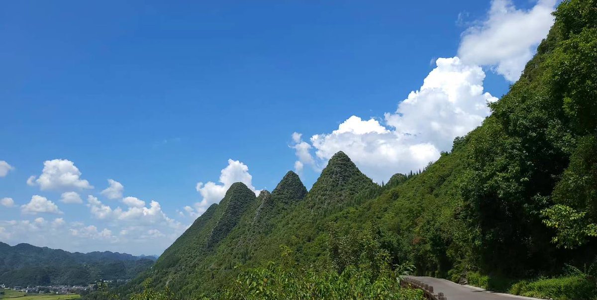 Tingting1995D's tweet photo. The best time is on the road, all the way to the sun https://t.co/FPQX9RqMNK