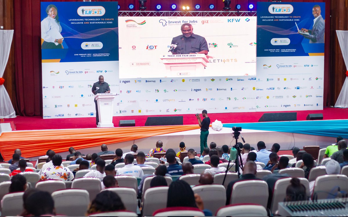 NITAGhana's tweet photo. The DG @OkyereFosu giving a speech at @IIPGH1 Tech Job Fair 2023 on the role of NITA and what we are doing to support the Technology ecosystem for job seekers and industry players
#TJF2023
#techjobfairghana
#TechJobFair2023
#iipgh
#godiafrica
#AFOSfoundation
#AFOSghana
#digicap https://t.co/Nj43b2jqUG