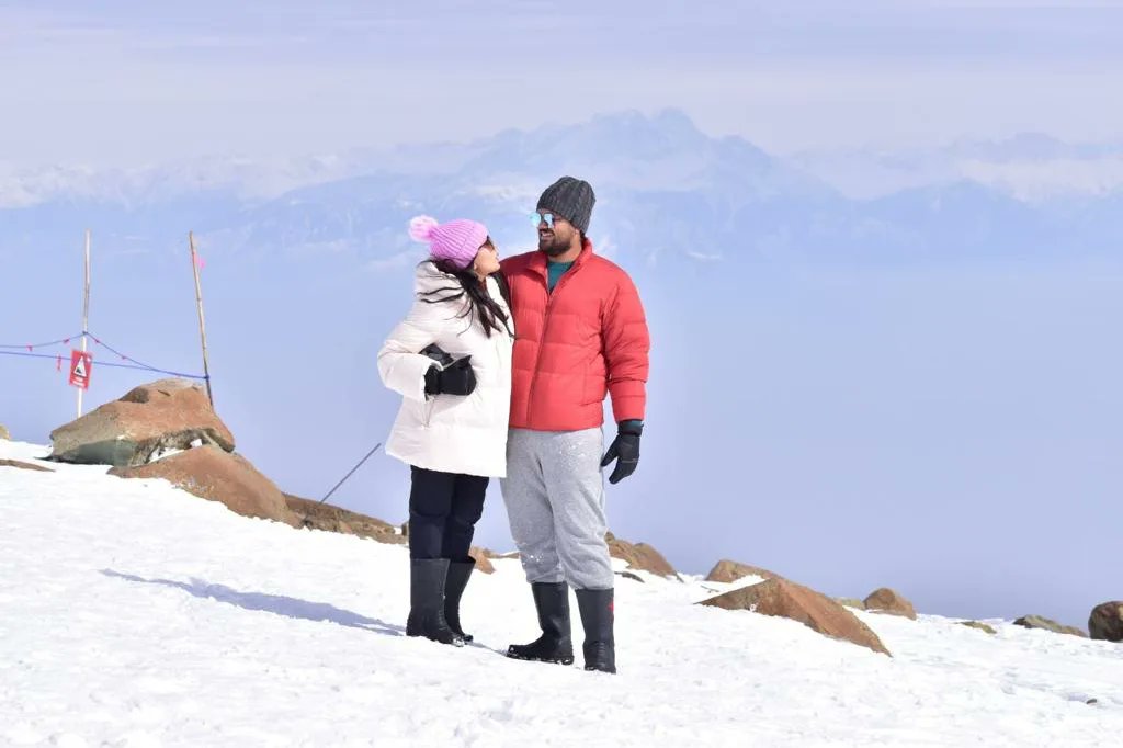 RustikTravel's tweet photo. We had Rustik Travellers in Gulmarg on the 16th of Feb 2023. Here are some pictures and videos shared by them😊
On the 4th slide you'll find their guide saying hello to Rahul Gandhi.

#testimonial #rustiktravel #experiencelife #gulmarg https://t.co/PQwLQW6O9X