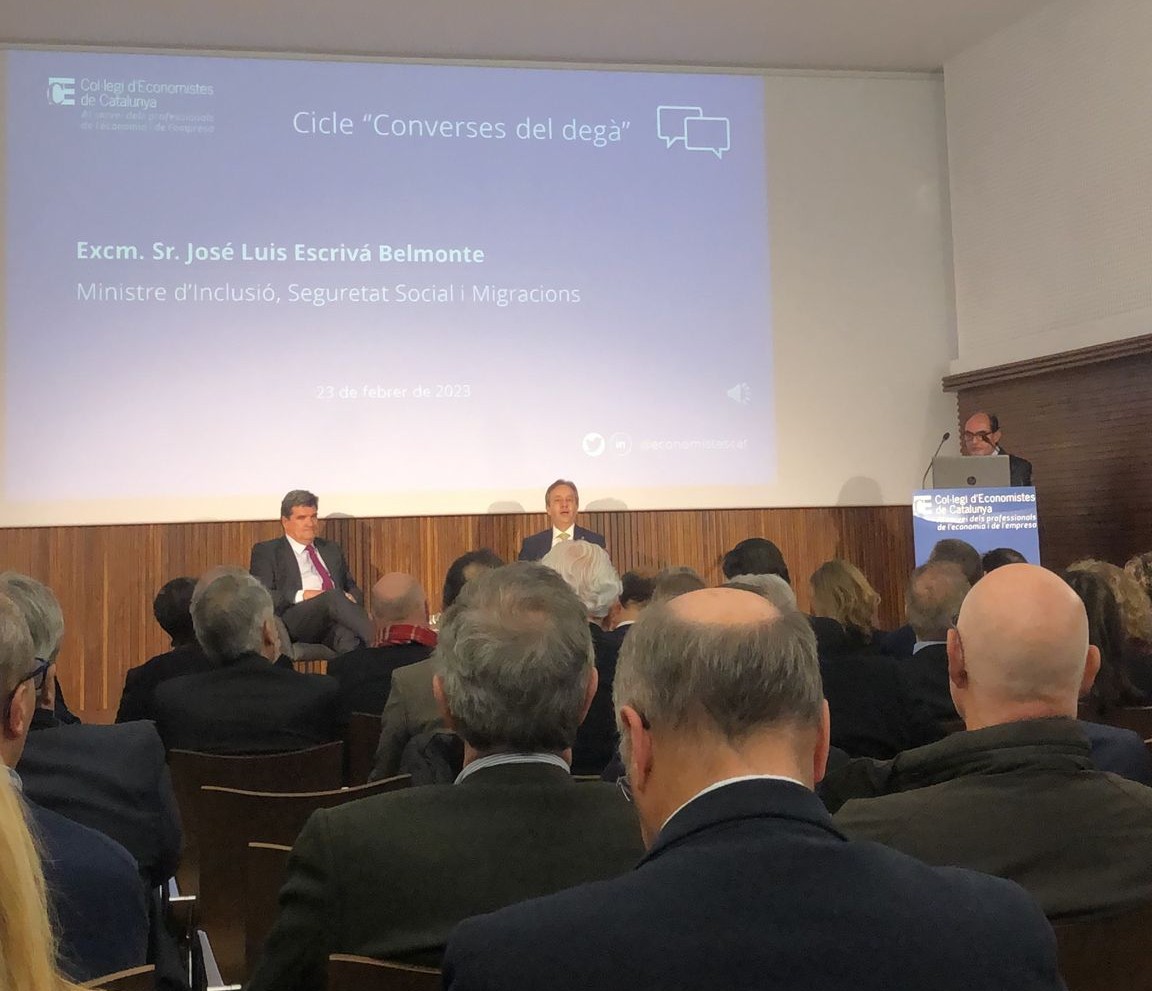 CGSBARCELONA's tweet photo. 📸Avui assistim a l'acte "Converses amb el degà" del col·legi @economistescat protagonitzat avui pel ministre @joseluisescriva @inclusiongob per parlar sobre #pensions #SeguretatSocial #autònoms i #RETA
⚖️#SomGraduatsSocials https://t.co/3QkB9M3XSh