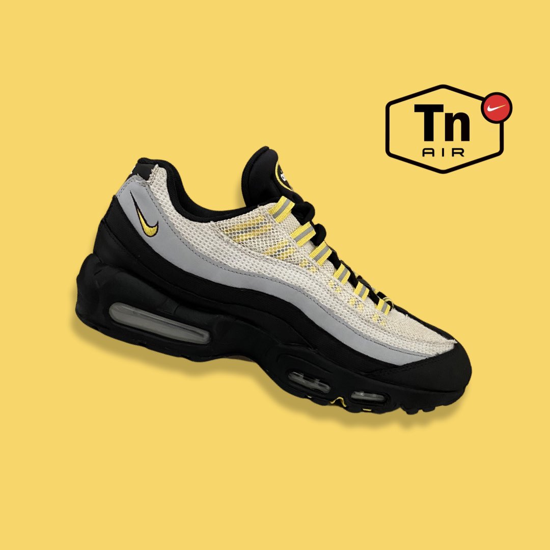 rebornsoles's tweet photo. ‘Blackout’ Custom job on these 95’s 👟🥷
Unrivalled quality! Get yours booked in today 📲
#sneakersreborn #airmax #airma×95 #airmax110 #95 #110 #neon #mens #crep #swoosh #og #retro #air #nike #sneakers #trainers https://t.co/2SOzcRfbzI