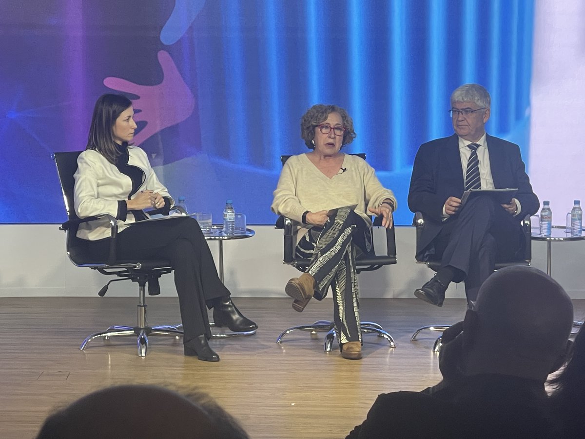 redaccionmedica's tweet photo. 👤 María Teresa Marín Rubio Directora General de Humanización y Atención Sociosanitaria de la Consejería de Sanidad de Castilla-La Mancha (​​@SanidadCLM) 

🗣 "Un plan de #humanización ayuda a aumentar la confianza de los pacientes en el sistema" https://t.co/PHWTcE2rmu