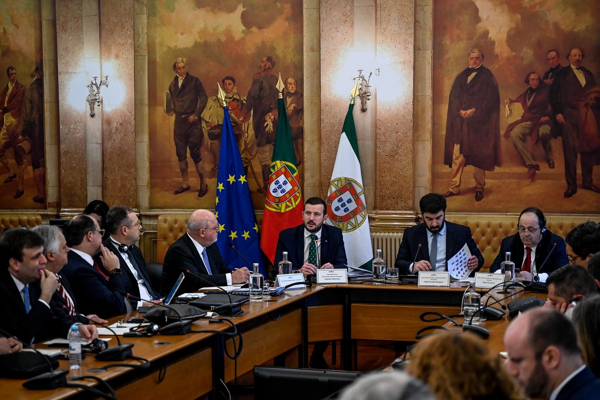 Comissão Europeia em Portugal (@ce_ptrep) on Twitter photo O comissário europeu para o Ambiente, Oceanos e Pescas está em Portugal para reunir com <a href="/DuarteCordeiro/">Duarte Cordeiro</a> (<a href="/ambiente_pt/">Ministério do Ambiente e Energia</a>), António Costa Silva (<a href="/economia_pt/">Economia e Coesão Territorial</a>), @MariaCeuAntunes (<a href="/agricultura_pt/">Ministério da Agricultura e Mar</a>).
🇪🇺 Acompanhe a visita de <a href="/VSinkevicius/">Virginijus Sinkevičius</a> aqui no Twitter.
#juntosmaisfortes O comissário europeu para o Ambiente, Oceanos e Pescas está em Portugal para reunir com <a href="/DuarteCordeiro/">Duarte Cordeiro</a> (<a href="/ambiente_pt/">Ministério do Ambiente e Energia</a>), António Costa Silva (<a href="/economia_pt/">Economia e Coesão Territorial</a>), @MariaCeuAntunes (<a href="/agricultura_pt/">Ministério da Agricultura e Mar</a>).
🇪🇺 Acompanhe a visita de <a href="/VSinkevicius/">Virginijus Sinkevičius</a> aqui no Twitter.
#juntosmaisfortes
