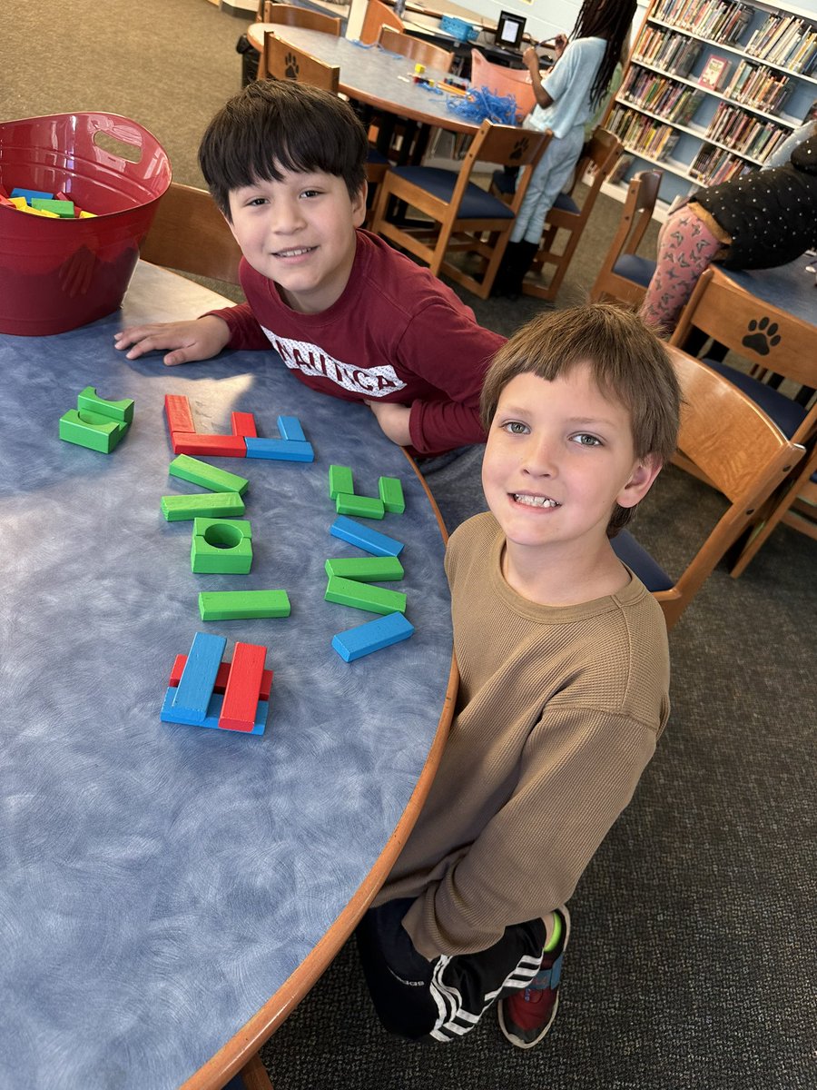 kunkelteaches's tweet photo. Using materials in a flexible way and our teamwork skills to express our love of WC and Discovery class at W-T! 💜 #lovewc @WestCler https://t.co/Wh4l2e6EhK
