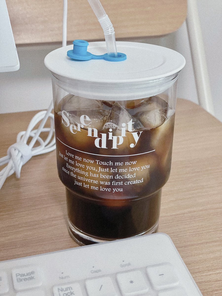 MYJIMNIE's tweet photo. 텀블러 수요조사 안내

누가 또 푸슝에 벤티소리를 내었는가  

선생님들..아시겠지만 이거 최소 수량이 정해져 있어서.. 다는 못해요ㅠㅠㅠ 저 또 재고 200개씩 끌어안는 꿈 꾸고.. 

일단 수요조사 한 번만 해볼게요!
수요조사 폼 : https://t.co/7Fr5760uLL https://t.co/Lg0u0q6fFn