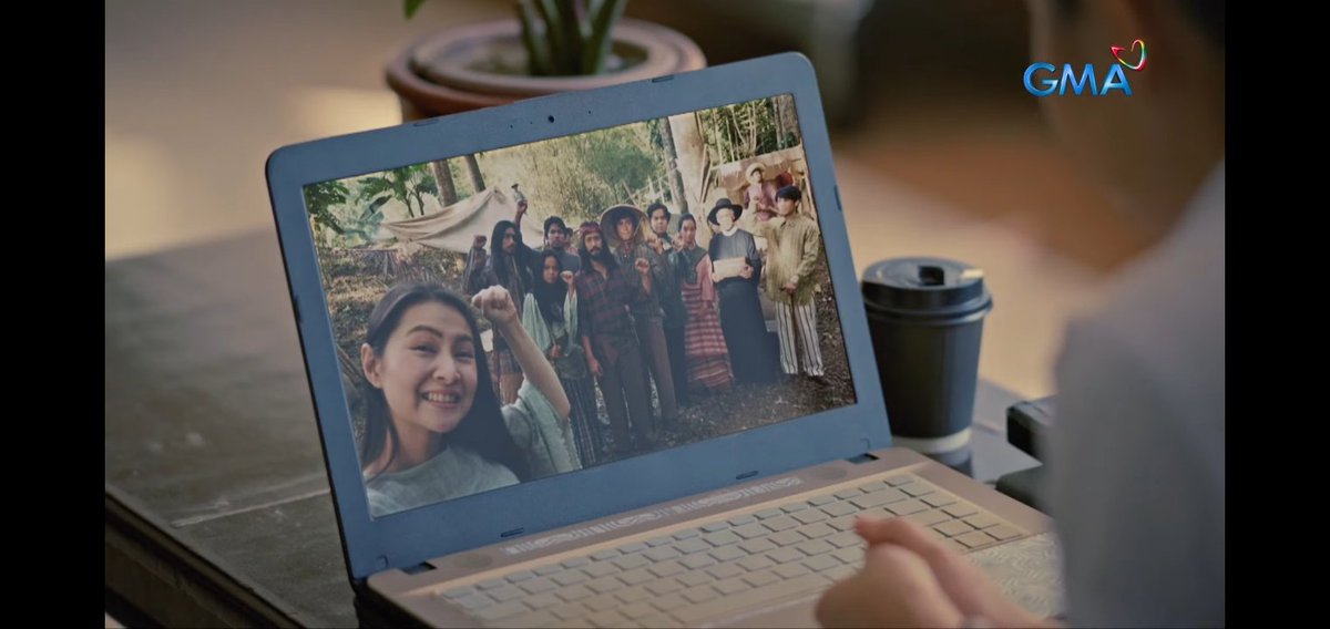 skraikt's tweet photo. aww she got a picture of the gang! even put it as her wallpaper. meanwhile fidel only remains in her memories and heart dahil wala silang picture 🥹

#MCIMgaAralAtPangarap https://t.co/UNsBn3P7cw
