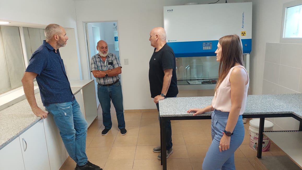 #SaludRN La URESA Viedma tiene renovado laboratorio de zoonosis. 
👉 Autoridades sanitarias recorrieron hoy las nuevas dependencias del laboratorio de zoonosis de la Unidad Regional de Epidemiologia y Salud Ambiental (URESA) de la Capital provincial.

👉 portal2.rionegro.gov.ar/index.php?cont…