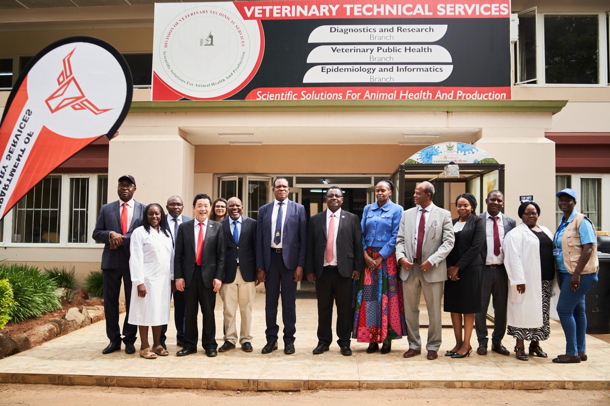 faosfsafrica's tweet photo. Following up to devastating effects of the cattle "January Disease" which killed close to a million herd in 🇿🇼. @FAODG had the opportunity to tour the @euinzim SAFE project funded 🐂 January Disease 💉 vaccine production unit at the Central Veterinary Laboratory. Thumbs up! 👏👏 https://t.co/Ej7hctnvfS