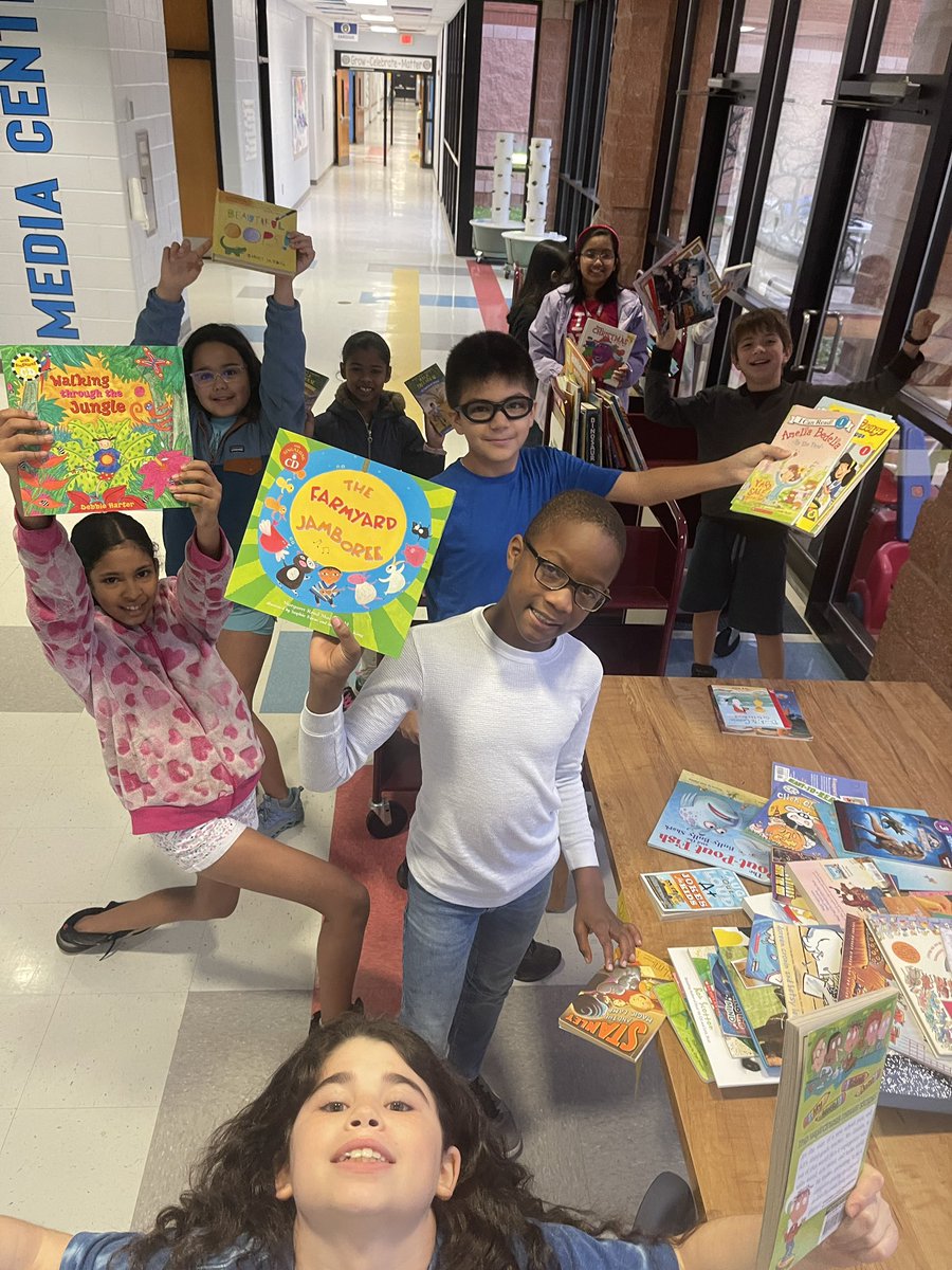 Our Mini METIs are getting the books ready for our annual book swap! Have you cleaned out your bookshelves and sent in some elementary books you no longer need!? Tomorrow is the last day! 📚📚📚📚📚 <a href="/NPESprincipal/">Amy Booms Lemons</a> <a href="/npepanthers/">New Prospect Panthers</a>