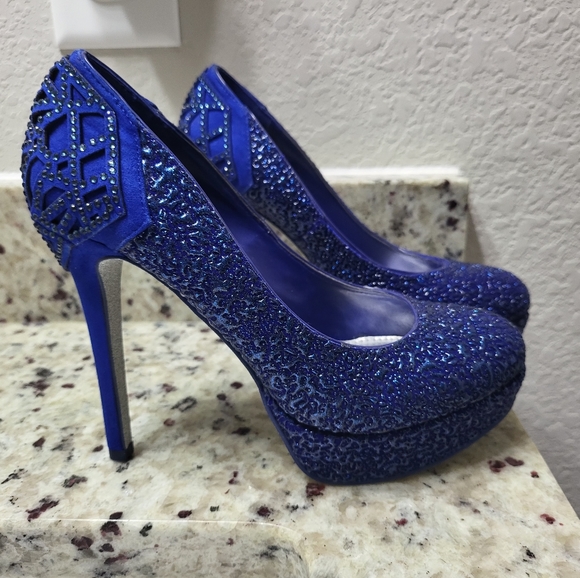 tam_legatt's tweet photo. So good I had to share! Check out all the items I'm loving on @Poshmarkapp #poshmark #fashion #style #shopmycloset #giannibini #justar #stevemadden: https://t.co/KYAqXioV0B https://t.co/fCdLDAxxxx