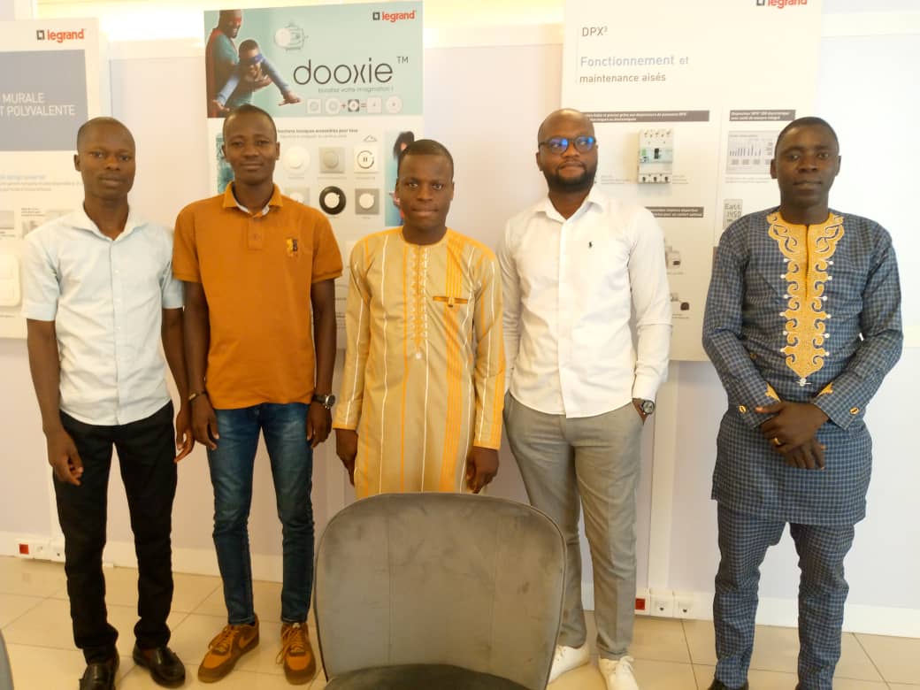 BeninEnergie's tweet photo. SEANCE DE TRAVAIL ENTRE LE GROUPE LEGRAND BENIN ET @BeninEnergie 

Une séance de prise de contact officielle avec l’association en vue d’un partenariat stratégique pour accompagner la chaîne économique du pays et consolider les actions .... https://t.co/sssaA8C8DZ

#BeninEnergie https://t.co/pkjK0deLWA