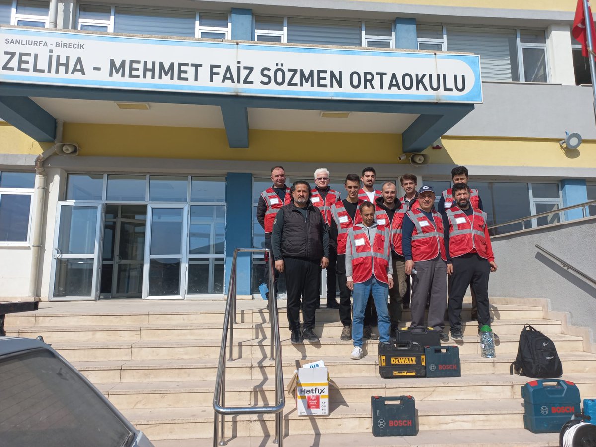 urfaisgb's tweet photo. Çorum, Nevşehir ve Düzce İl Milli Eğitim Müdürlüklerinden gelen Teknik Çözüm ekipleri ilimizde  okullarımızın elektrik, makine ve metal, mobilya ve sıhhi tesisat alanındaki basit arızaları gidermek için çalışmalara başladı. https://t.co/ykbKCDZ31j