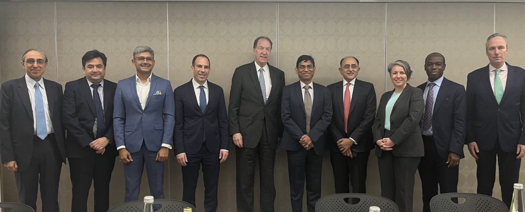 DavidRMalpass's tweet photo. Enjoyed an informative breakfast with Indian financial services &amp; power sector leaders. Good to discuss ways to leverage private sector financing &amp; increase women's labor force participation.

My thanks to @IFC_org staff for organizing &amp; for promoting private sector development. https://t.co/hh42j6pZTx
