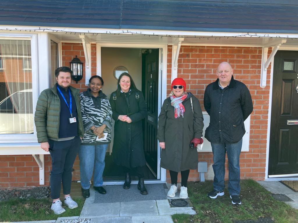_leannebaldwin_'s tweet image. Fab collaboration today with customers, councillors, the local police and The Drive. #Dovecot #Neighbourhoods @Onward_Homes #CreatingPositiveSpaces #Litterpick