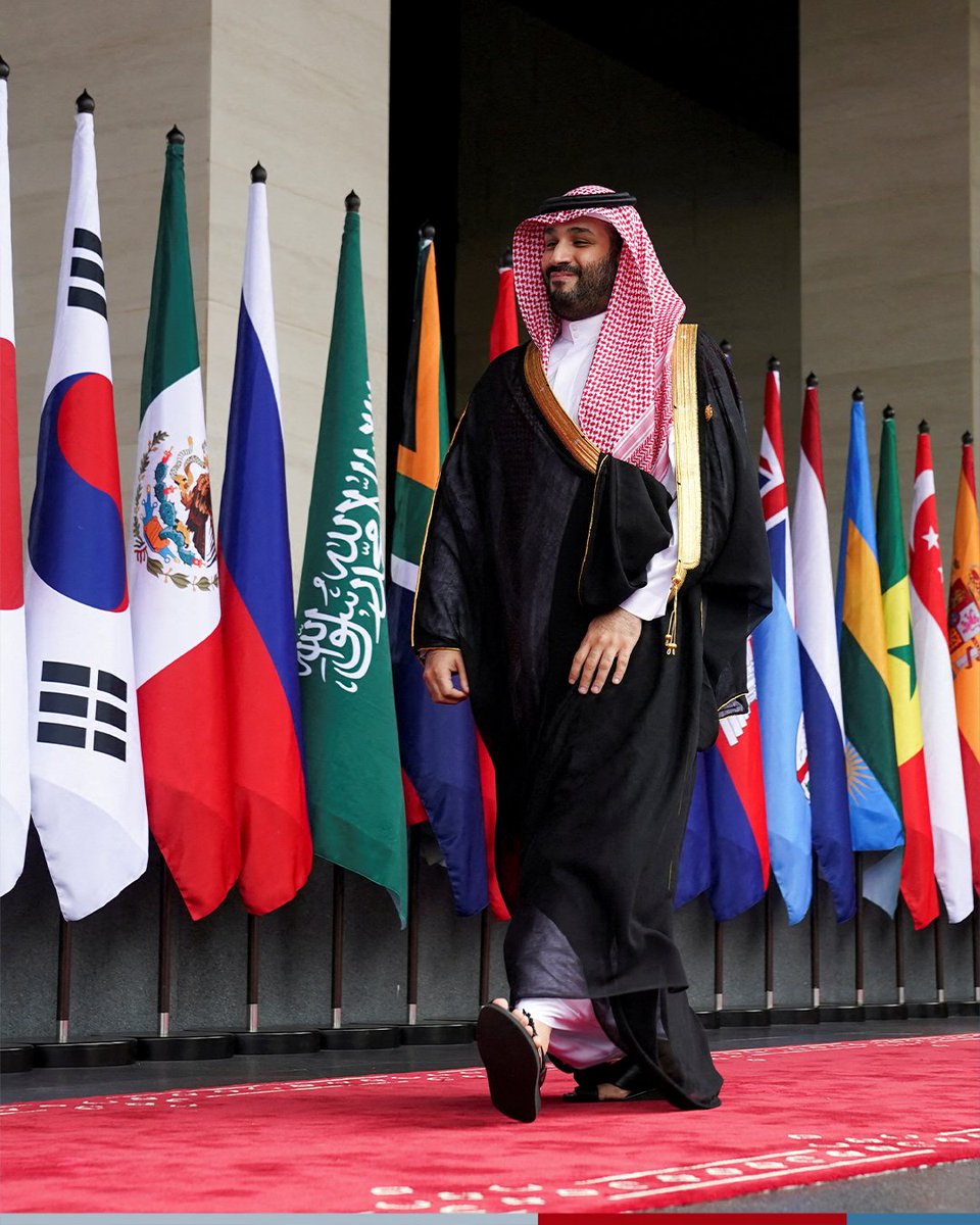 Alhurraprograms's tweet photo. لم يكن متوقعا أن يخرج محمد بن سلمان من تداعيات قضية مقتل خاشقجي بسهولة، غير أنه بعد 5 سنوات يظهر أن الرياض تختار أصدقائها، وتدير الظهر لمن يخاصمها..

مقال رأي لنضال منصور.. #من_زاوية_أخرى 
@CdfjNidal 

https://t.co/3iHrmAmJT7 https://t.co/GComLVPCk9