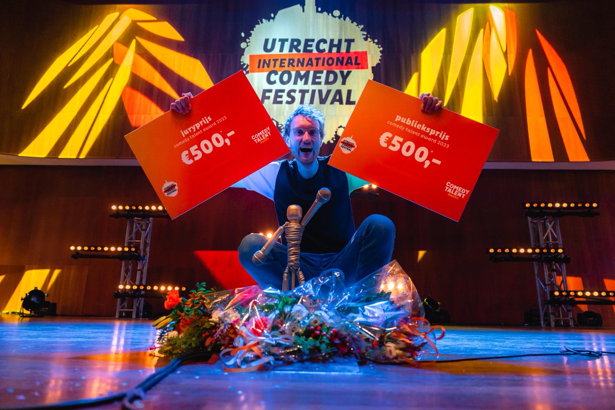 Gefeliciteerd Erik Boddeüs!

Meneer Boddeüs heeft drie prijzen gewonnen tijdens de finale van de Comedy Talent Award 2023! Hij won zowel de juryprijs als de publieksprijs én de nieuwe prijs voor de Comedians' Comedian.

Tickets kopen voor de BBOC?
bit.ly/UICF2023