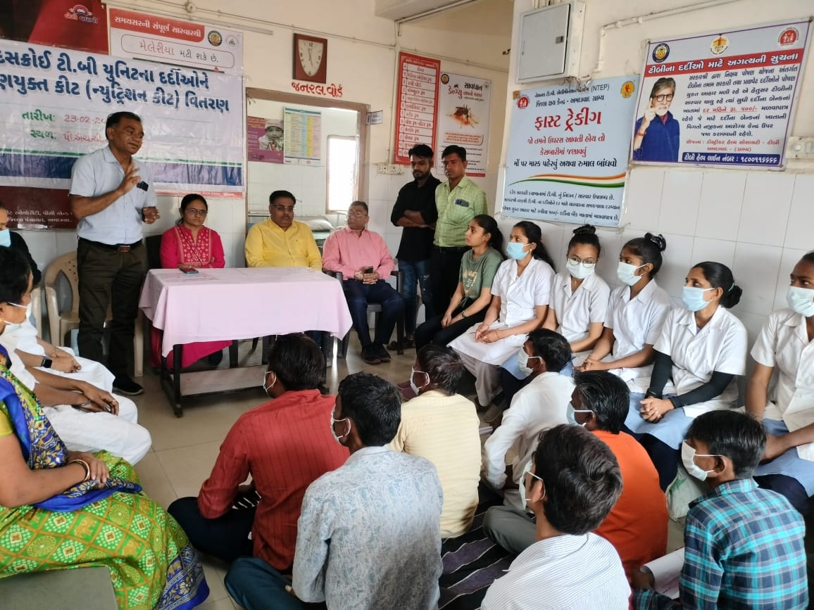 SbccGrup's tweet photo. ટીબી મુક્ત ભારત કાર્યક્રમ અંતર્ગત આજ રોજ અસલાલી પ્રાથમિક આરોગ્ય કેન્દ્ર માં મહીજડા ગામના સોહમ ઇન્ડસ્ટ્રી ના માલિક વિપુલભાઈ અને કેયુરભાઈ શાહ દ્વારા કુલ 18 ટીબી ના દર્દી ઓને પોષણ કીટ નું વિતરણ કરવામાં આવેલ. https://t.co/8o9oECb3gE