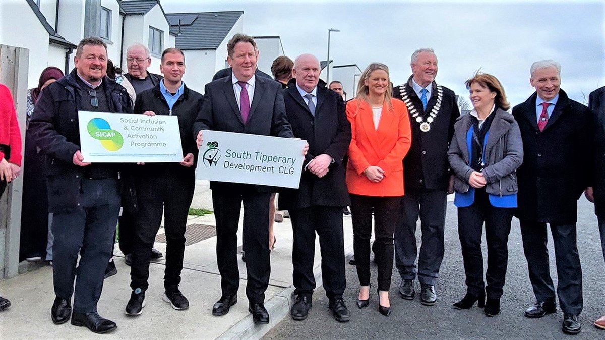 sthtippdevco's tweet photo. Great day of celebration with STDC #SICAP staff Paddy Fitzpatrick and Mohammad Ghozlan, Minister Darragh O'Brien  @DeptHousingIRL, residents  and @TipperaryCoCo  at the opening of the new Glenconnor estate in Clonmel.  Delighted to be working with the residents group. https://t.co/PtQ5wDwInO