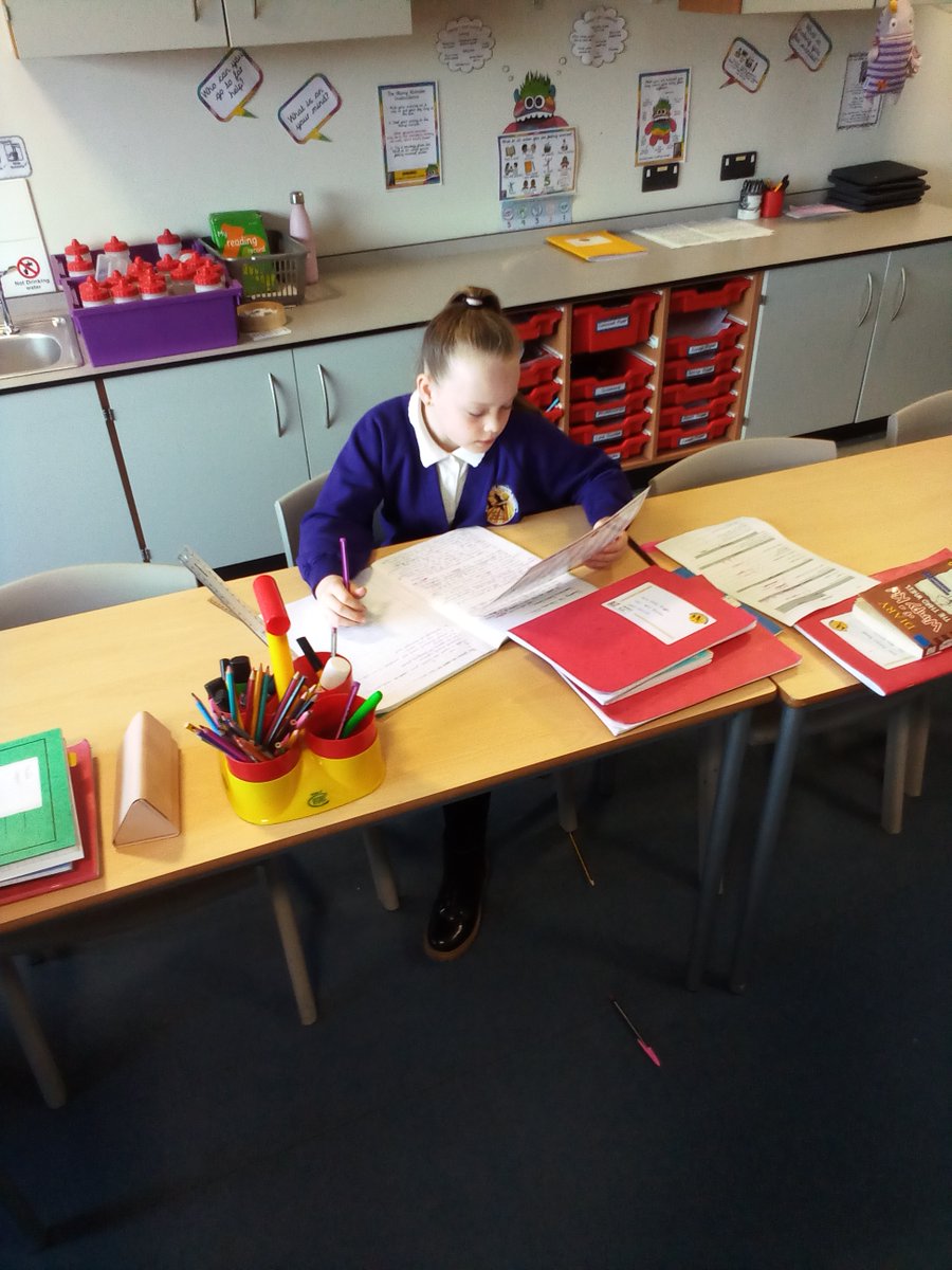 GCPYEAR6's tweet image. Today, Year 6 hae been working hard editing their final pieces of narrative writing about Bella's dream in Twilight. Keep up the hard work Year 6! @PrimaryGreat #gcpliteracy