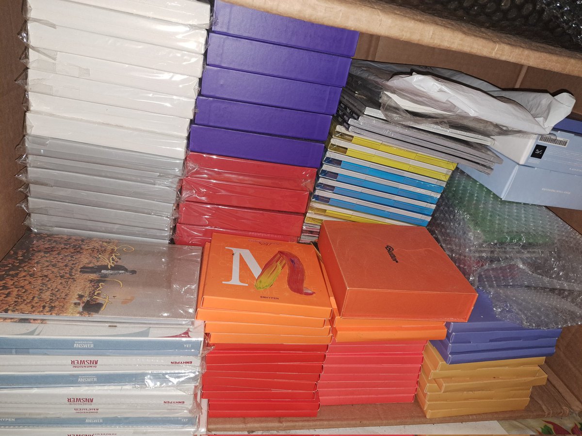 ninikshopph's tweet photo. Random Album Giveaway | 48hrs 🥳

♡ follow us + retweet + reply 3 fave group https://t.co/2g7NrI5ku9