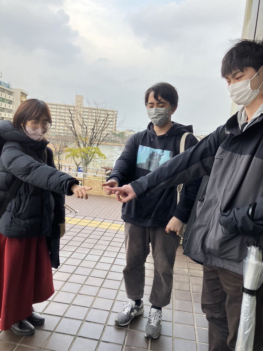 lecrin_quartet's tweet photo. 【本番まであと3日】
1stVnです！
本当はあと2人います(コンミス不在ですみません)
静かそうな雰囲気ですが実は面白い人たち😂
バリバリ弾けるメンツなので充実した音色をお届けできること間違いなし！！
弦セレの腕の見せどころ部分は特に注目👀
ぜひ会場でお楽しみください☺️
#lecrin 
#福岡演奏会 https://t.co/25jW0P0FDo