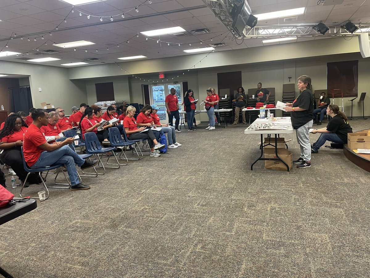 I’m at the downtown launch site with <a href="/THHIorg/">Homeless Initiative</a> for the annual Point-In-Time count in Hillsborough County, which will aim to provide a snapshot of homelessness. 

Volunteers are readying to head out any minute now. <a href="/wusf/">WUSF</a>