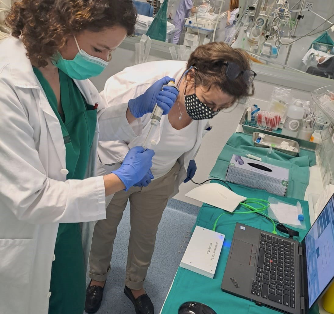 j_kuligowski's tweet photo. Today finally the sensor prototypes of the @Nutrishield_eu project were tested in our lab @IISLaFe and by our colleagues in the NICU @HospitalLaFe ! https://t.co/c96GHS8cVc