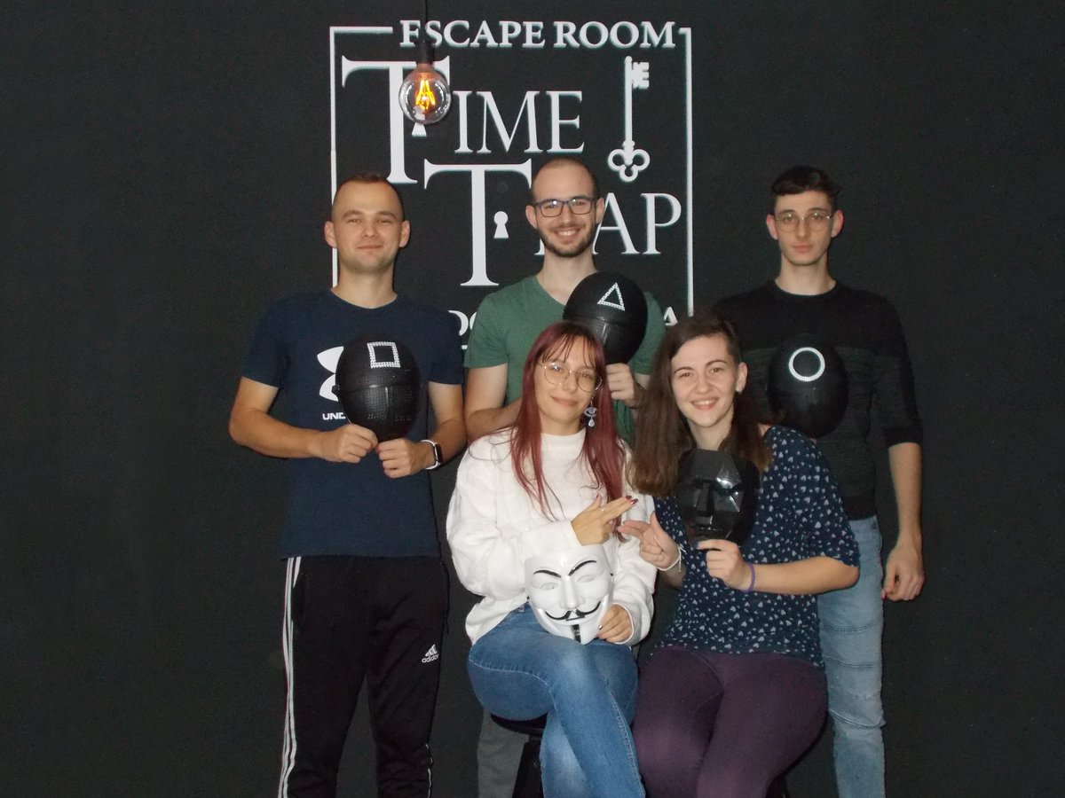 Éld át Te is a szabadulószoba izgalmait! Foglalásért hívd a 0775-205105-ös telefonszámot!
#TimeTrap #TimeTrapEscapeRoom #SquidGame #escaperoom #escapegame #szabadulószoba #Csíkszereda #élmény #szórakozás #adrenalin