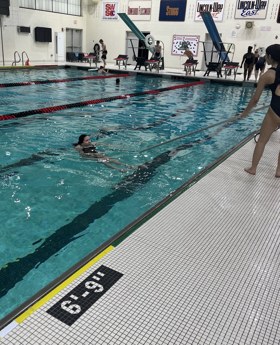 MrsPShaughnessy's tweet photo. This week students practiced using a rescue tube, ring bouy, and sheppard’s hook. All students said that they had seen these items before at public pools but none had ever used one or knew what to do with them. Now we have 250 students in our community that do! @LWCentralKnight https://t.co/hgKUd5UuPe