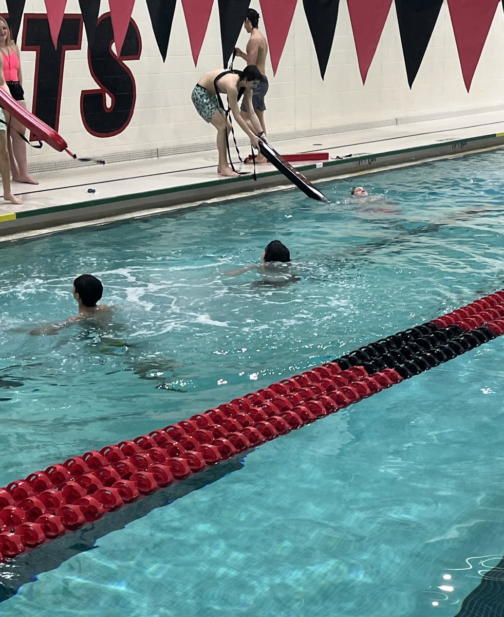 MrsPShaughnessy's tweet photo. This week students practiced using a rescue tube, ring bouy, and sheppard’s hook. All students said that they had seen these items before at public pools but none had ever used one or knew what to do with them. Now we have 250 students in our community that do! @LWCentralKnight https://t.co/hgKUd5UuPe
