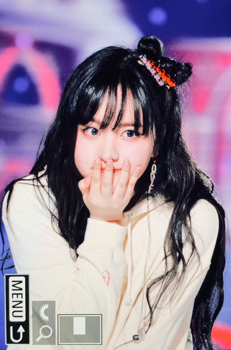 lizwvw's tweet photo. 아니 그냥 요즘 지워니 생긴 게 가까이 가면 10m부터 베이비파우더 향 날 것처럼 생겼다고 https://t.co/QToj5Eum9Q
