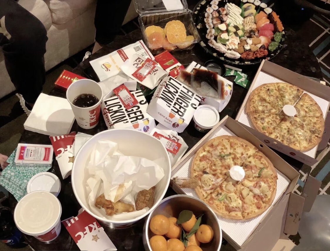 e4457233's tweet photo. 该吃吃该喝喝！凡事不要慌！先拿手机拍留美丽的餐图再吃，呵呵😄 #河南 #洛阳市 #南阳市 #郑州市 #美女 #少妇 #反差 https://t.co/bdrHaTI8zh