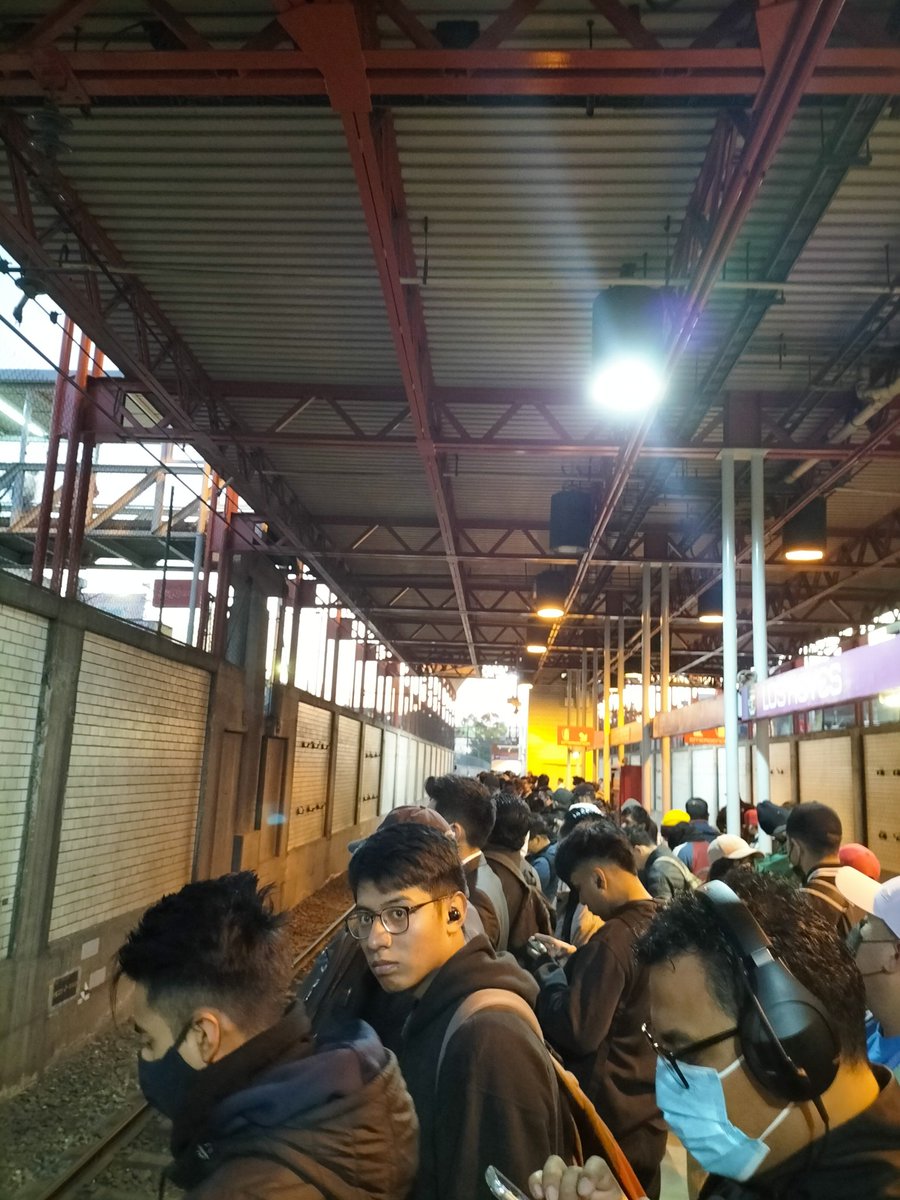ErikJess01's tweet photo. @MetroCDMX @MetroCDMX no hay trenes disponibles ? 
Línea A saturada. https://t.co/fZmmo6xkCn