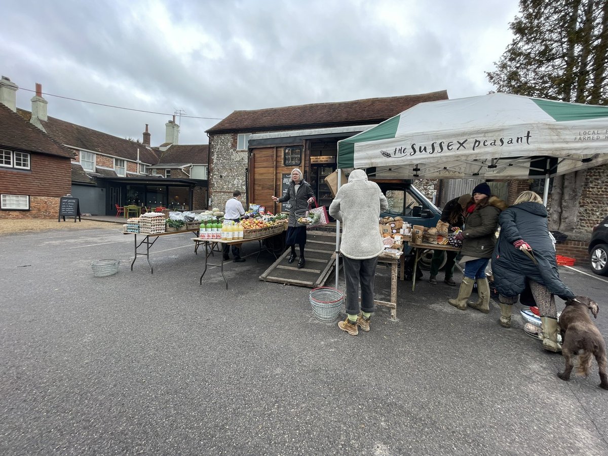 ditchlingbull's tweet image. Chef Lisa shopping with the Sussex Peasant for fresh fish &amp;amp; veggies for our specials menu 🥦🐟 Watch this space to see what she makes! 

#Specials #Food #Pub #Fresh #British @YoungsPubs