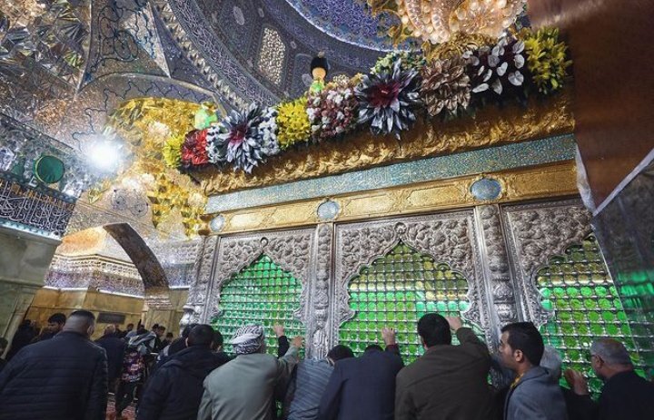 OfficialAafaq's tweet photo. Shrine of Moula Imam Hussain ع is exquisitely decorated to celebrate His joyful arrival anniversary. 🥳

#جشنِ_حُسینؑ_ابنِ_حیدرؑ 
#جشن_امام_حسینؑ https://t.co/F50hA8nY8E