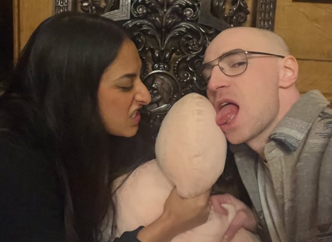I really wanna tell you what I&rsquo;m filming this week but @GabrielCrossXXX won&rsquo;t let me 🤐 (Guess! Guess<a href="/tag/blowie"class="tags"><span>#blowie</span></a>