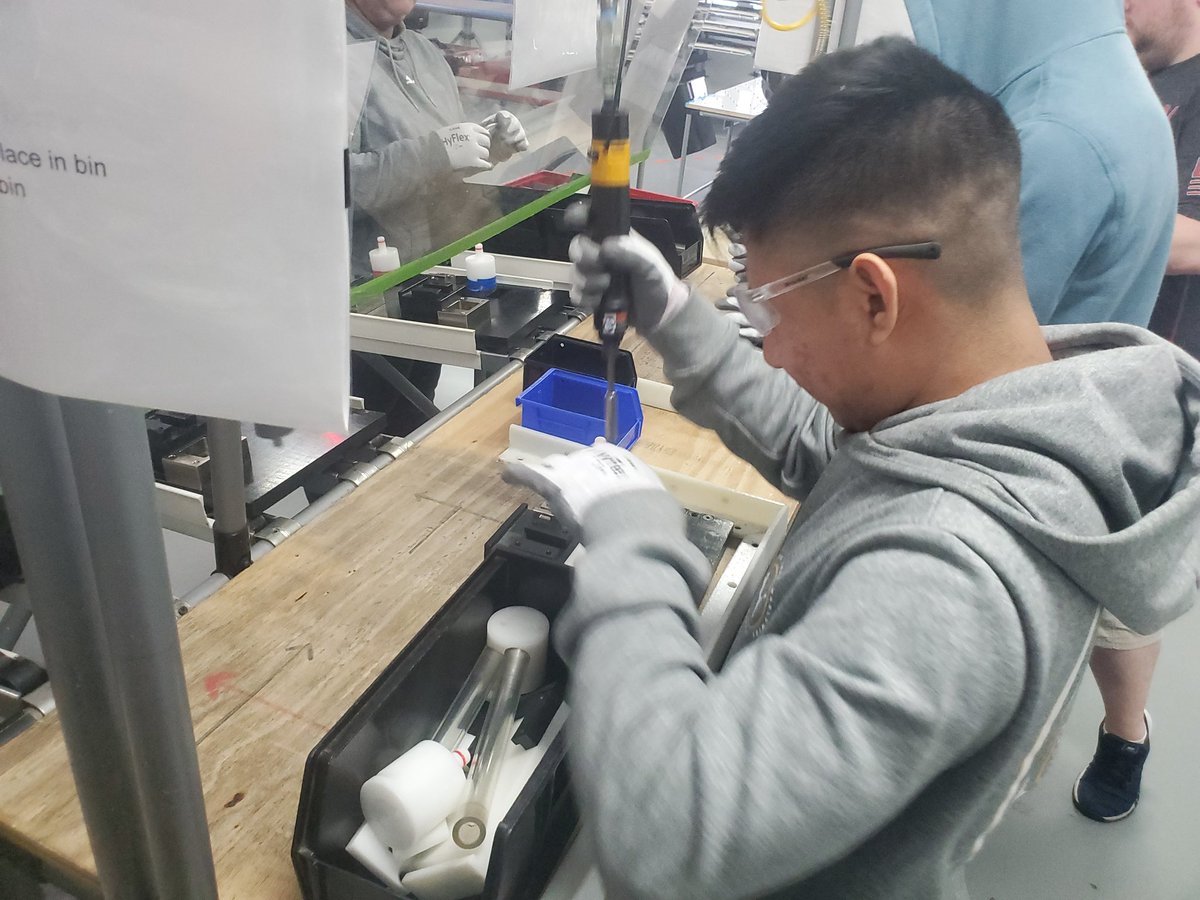 ExploreNewcomer's tweet photo. Thank you @GEAppliancesCo and @JAKentuckiana for hosting @NewcomerAcademy and giving our students hands on experiences in manufacturing and engineering.   @ExploreJCPS https://t.co/JOgTV4Y8CI