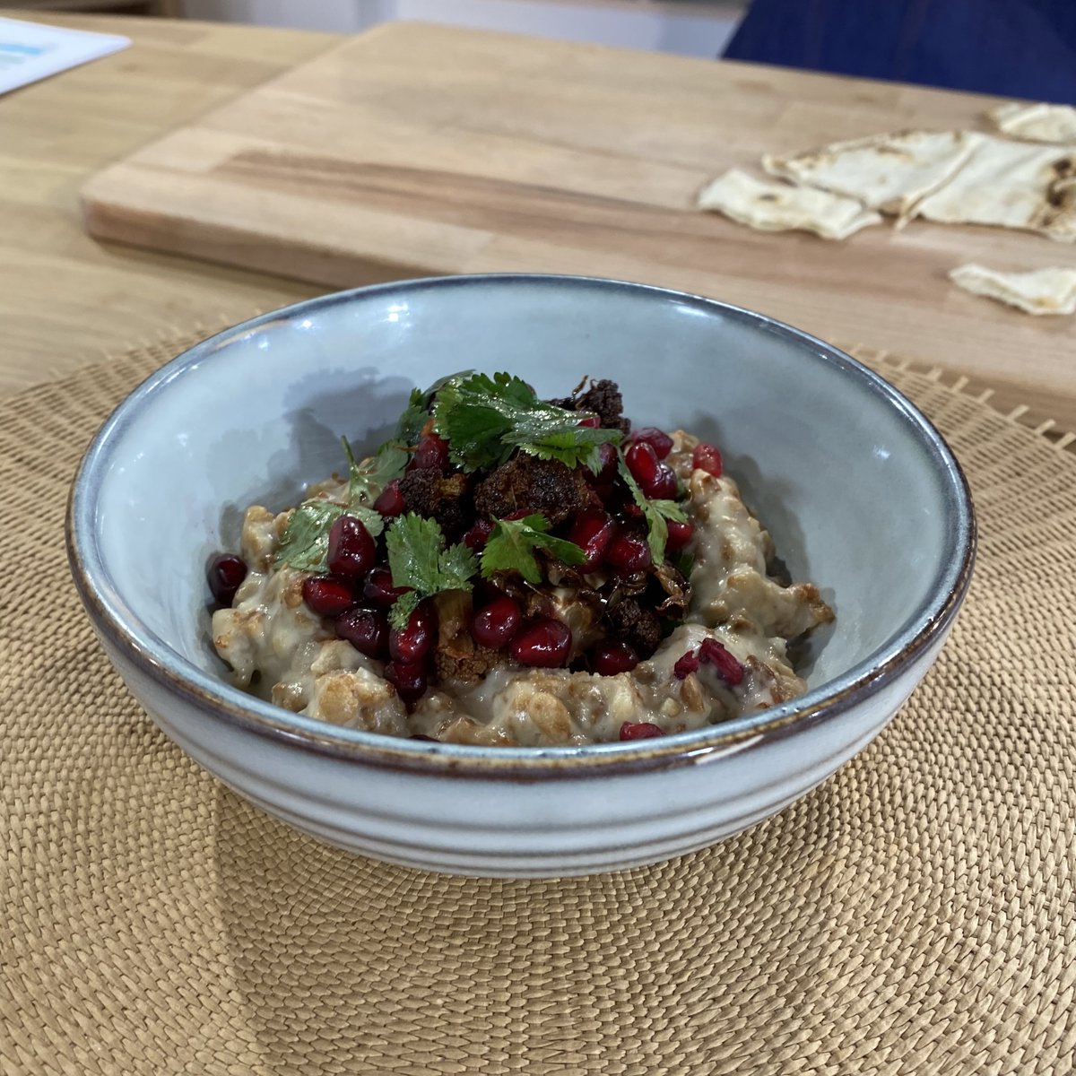 outremer.gourmand @France3tv
🗓️ samedi 25 février ⏰ 10h40 
👨‍🍳Brice Laurent Dubois reçoit👨‍🍳⭐️<a href="/AGeaam/">Alan Geaam</a>
Alan Geaam  préparera son #mamaganoush 🫒🫓
<a href="/edenprod/">Eden prod</a> <a href="/gregolivereau/">Grégoire Olivereau</a> @francetv
#cuisinelibanaise #tahin #aubergine #persil
Merci <a href="/megazapmedia/">Megazap.fr</a>