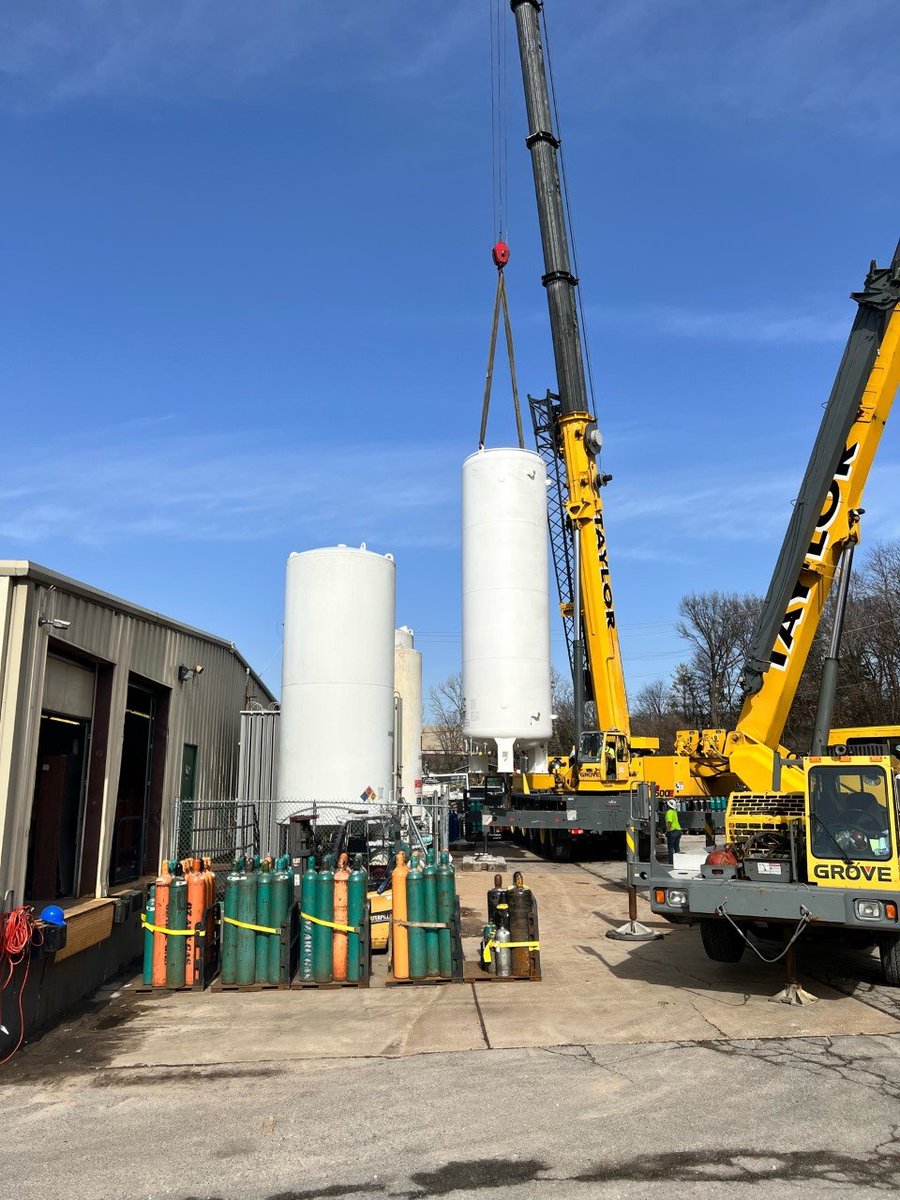 OzArcGas's tweet photo. Here we GROW again! Check out @OzarcGas' new 30-Ton Vertical Bulk CO2 Storage Tank at our Arnold, MO Location. Increasing supply let's us better serve you and protects against market shortages. Get a free quote online: https://t.co/enLtE3qArV

#CO2 #bulkCO2 #IndustrialGas https://t.co/JSNyi3X4AM