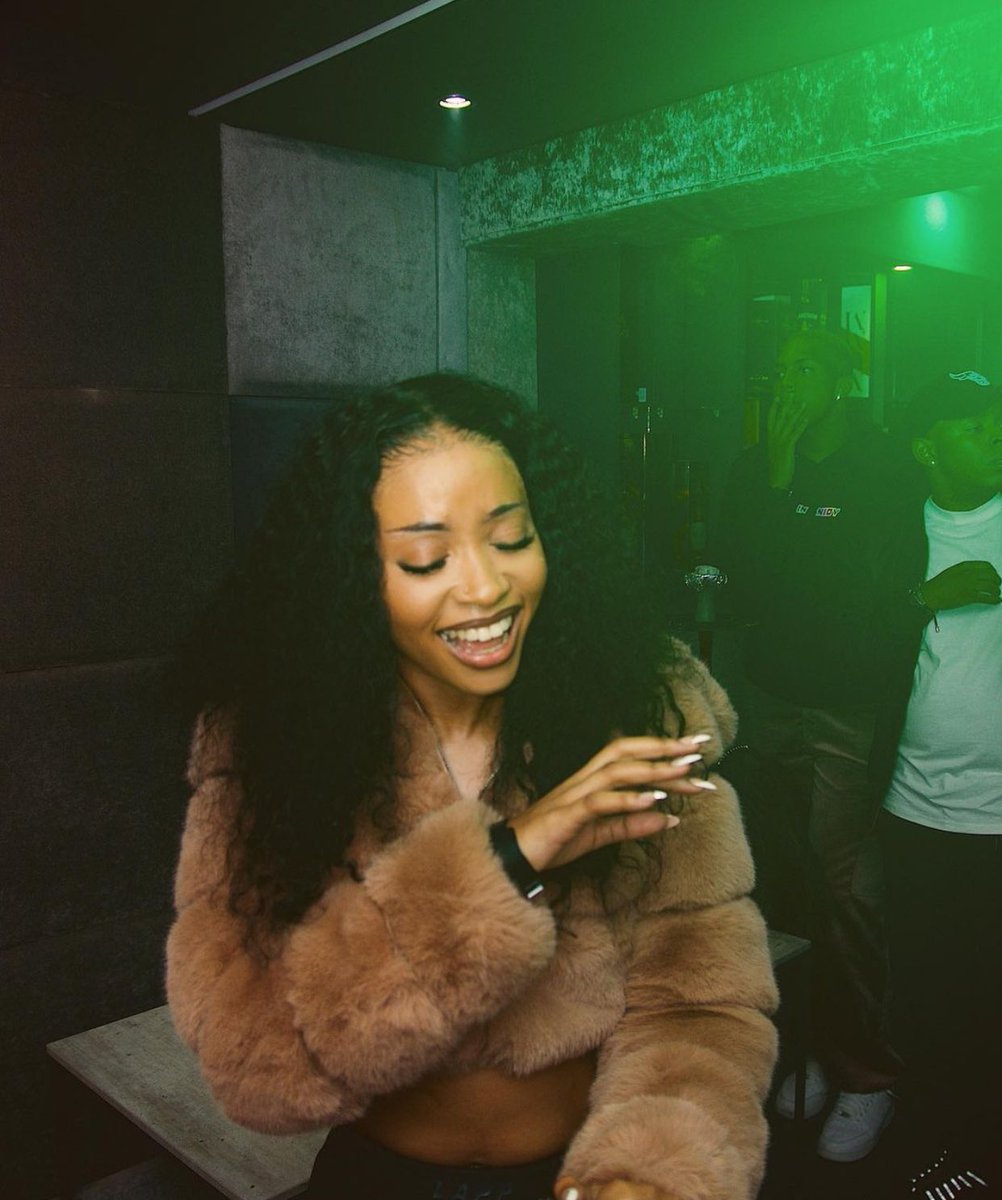 Mbalze2's tweet photo. @Manando66077831 @Stoner_Pearl @OnlyNaledi @Taurusstoner @Sparzito_ @GomoraAlly @MarciaNkosi6 @Macalazz @Tinymashiya @Your_Prezident1 @inkosi27 @MaryJsCuz1 @Nasheswetti @Brixxhugh_Tori @BlockerYeyo @Johnplug11 @MschildNkosi @Noma_star @mizar_mii @Prez_Tumii Yea i heard this place used to be a vibe but bck then it used to be packed too. Ppl in the streets at all hours of the day... 

How i wish that Ville would come back* https://t.co/PdyIiHmrXS
